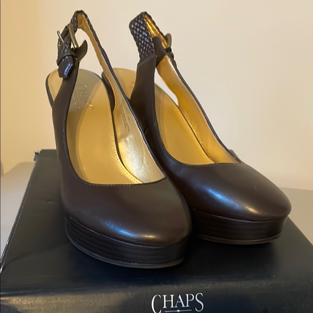 Woman’s Chaps Antonia Dark Brown Chunk Heels sz 8b